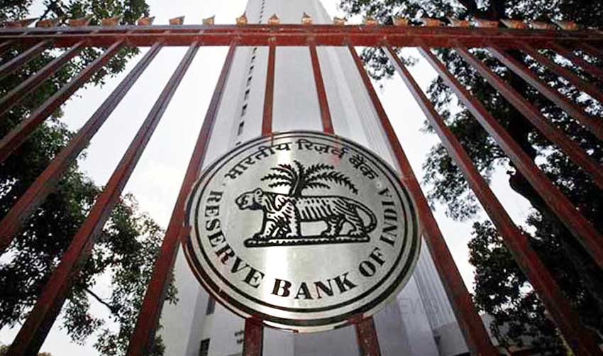 ബാങ്ക് അക്കൗണ്ടുകള് ആധാറുമായി ബന്ധിപ്പിക്കണമെന്ന്് ആര്ബിഐ
