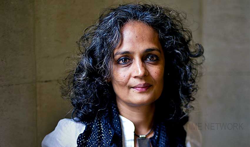 മോദിക്ക് കീഴില്‍ ഇന്ത്യ താറുമാറായി: അരുന്ധതി റോയി