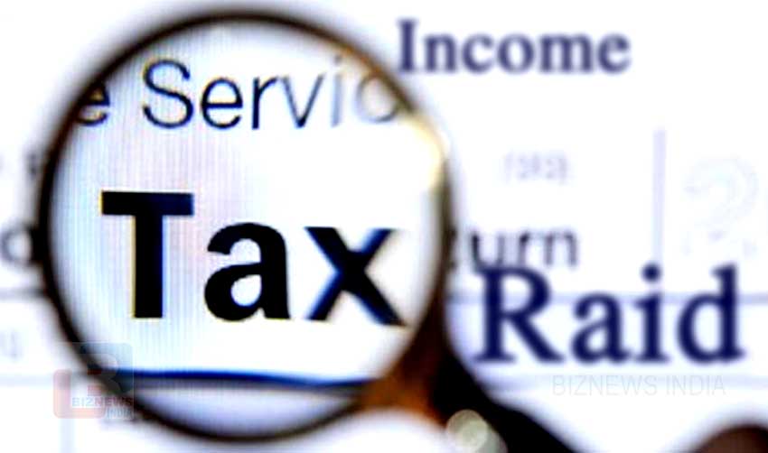 സിനിമ താരങ്ങളുടേയും നിര്മാതാക്കളുടേയും വീടുകളിലെ റെയ്ഡില് കേടികളുടെ അനധികൃത രേഖകള് കണ്ടെത്തി