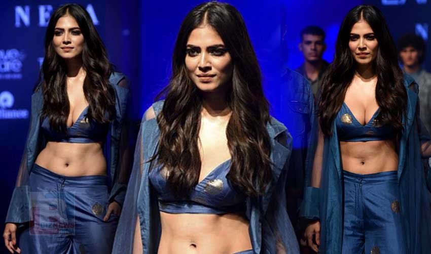 ഫാഷന് ഷോയില് അതീവ ഗ്ലാമറാസായി മാളവിക