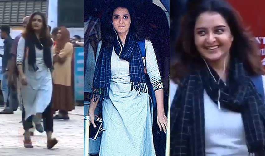 ട്രാന്‍സ്‌പോര്‍ട്ട് ബസില്‍ മഞ്ജു ഓടിക്കയറുന്ന ചിത്രം വൈറലായി