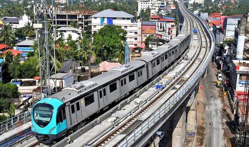 കൊച്ചി മെട്രോ സര്‍വീസുകള്‍ പുനരാരംഭിച്ചു