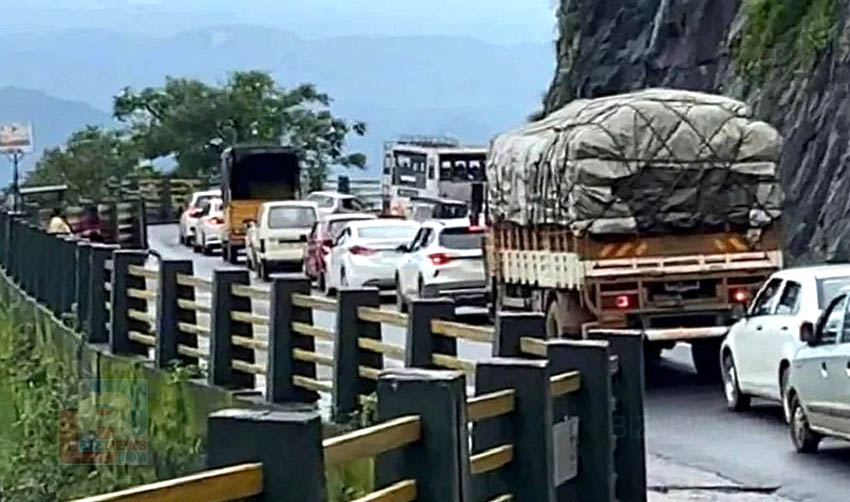 താമരശ്ശേരി ചുരംപാത ഗതാഗതക്കുരുക്കില്