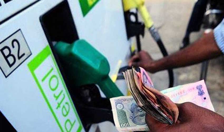 രാജ്യത്ത് ഇന്ധന വിലയില്‍ നേരിയ കുറവ്