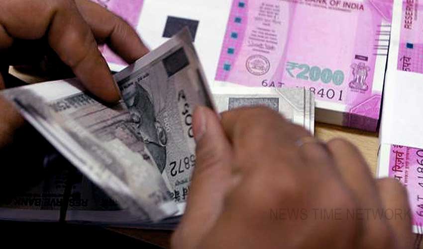ബാങ്കിലും പോസ്റ്റ് ഓഫീസിലും നിക്ഷേപിക്കാന്‍ ആളില്ല