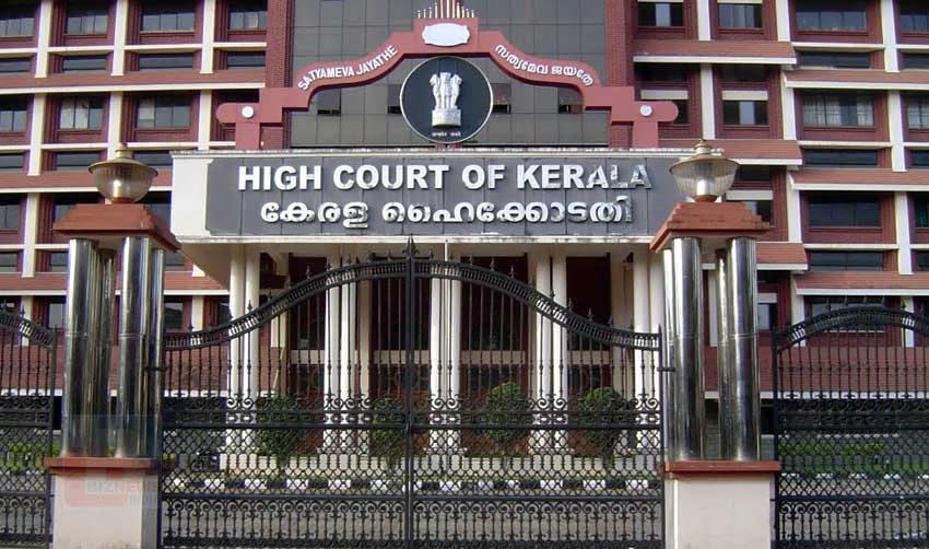 അക്കൗണ്ടിലെ പണം തട്ടിയാല്‍ നഷ്ടപരിഹാരം ബാങ്ക് നല്‍കണം