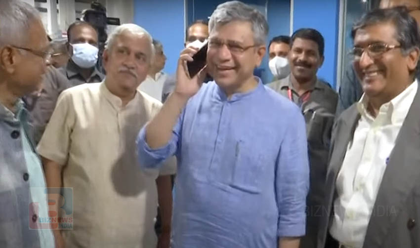 കേന്ദ്ര ഐടി വകുപ്പ് മന്ത്രി അശ്വിനി വൈഷ്ണവ് ആദ്യത്തെ 5 ജി കോള്‍ ചെയ്തു
